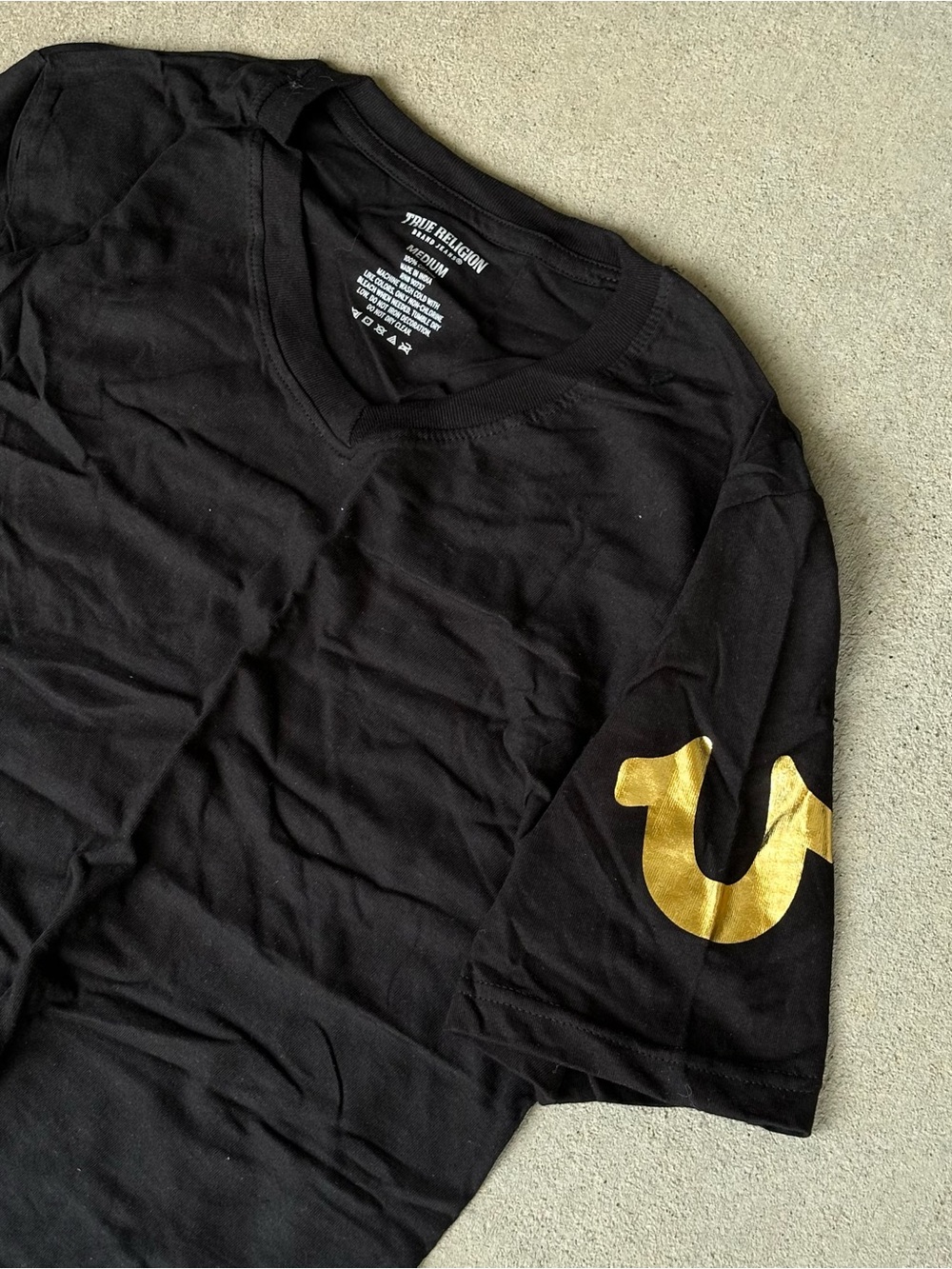 True Religion Mens Black V-Neck Short Sleeve Gold Logo T-Shirt Size M